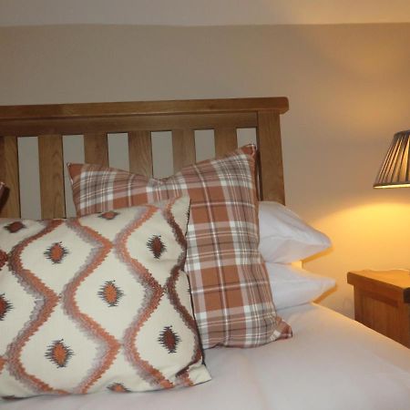The Kings Head Hotel Meifod Bagian luar foto