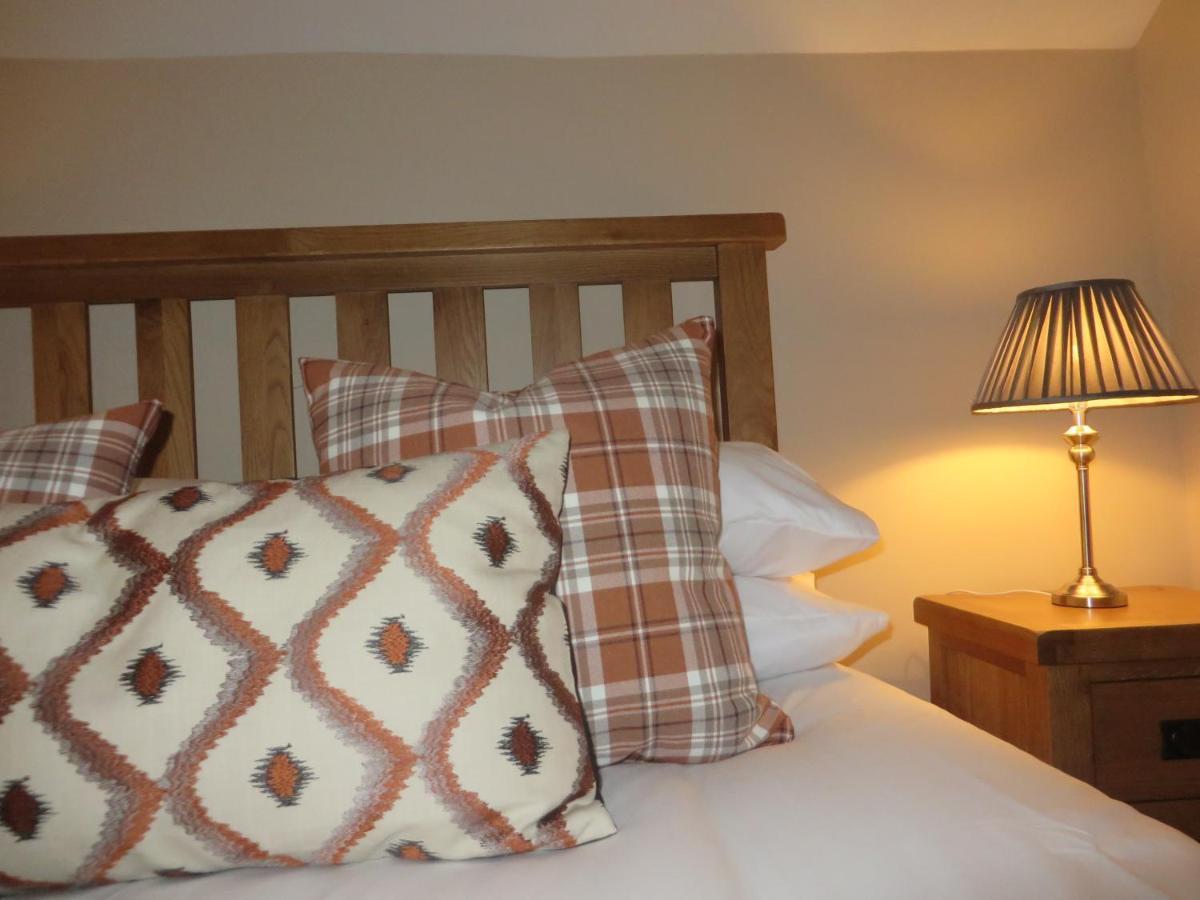 The Kings Head Hotel Meifod Bagian luar foto