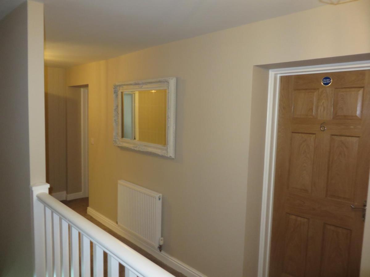 The Kings Head Hotel Meifod Bagian luar foto