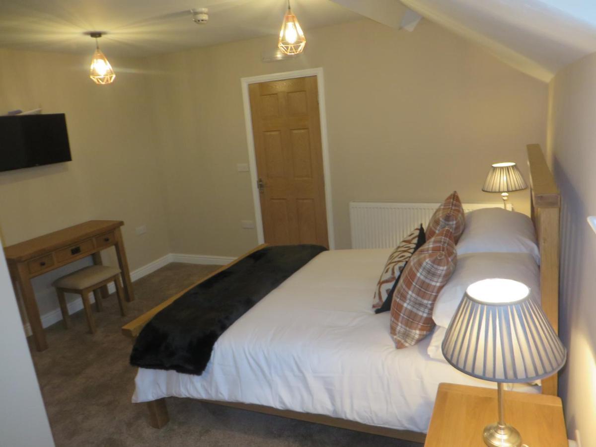 The Kings Head Hotel Meifod Bagian luar foto