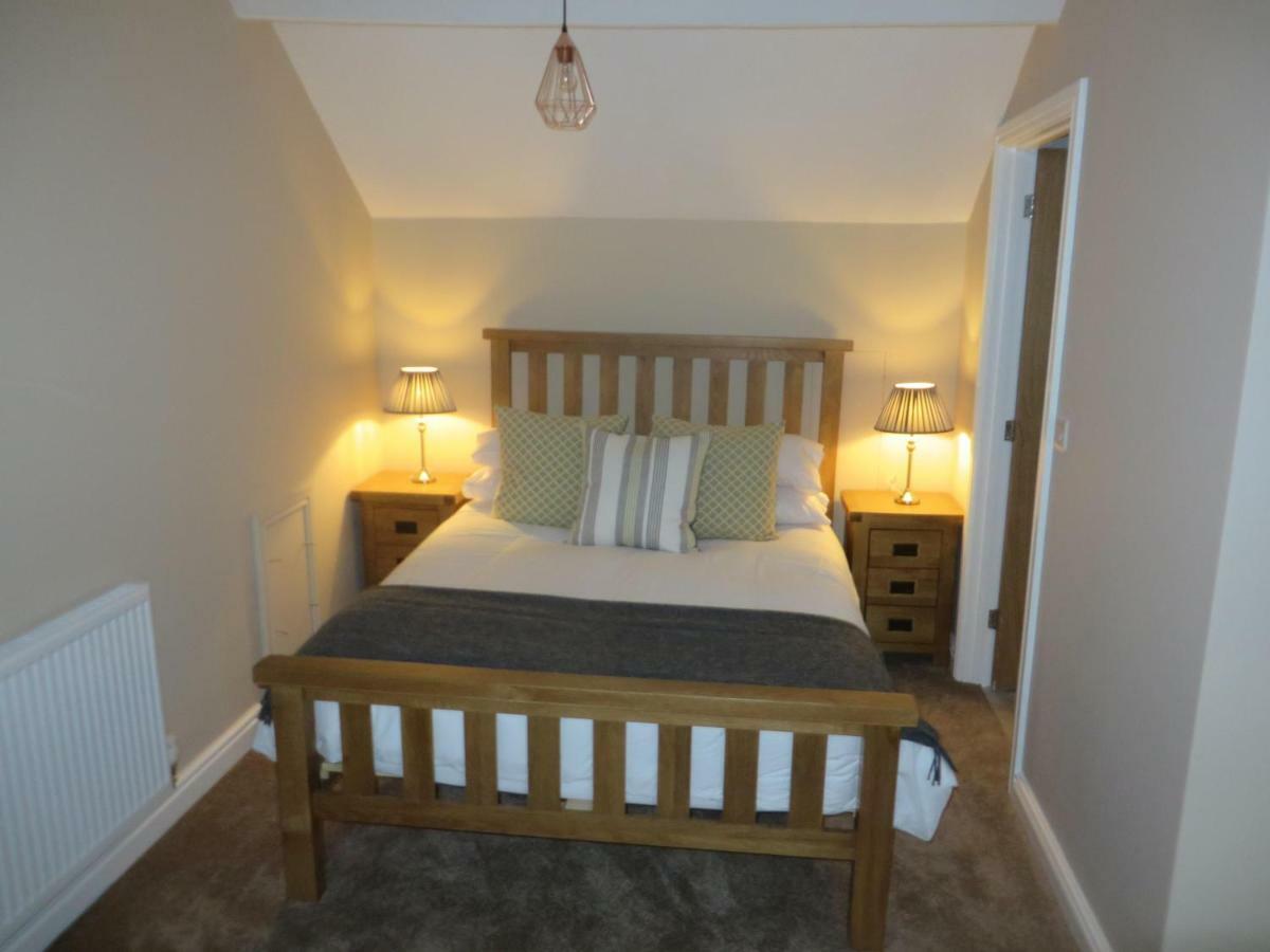 The Kings Head Hotel Meifod Bagian luar foto
