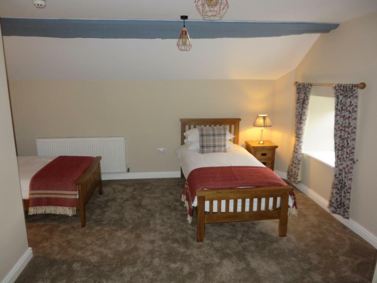 The Kings Head Hotel Meifod Bagian luar foto