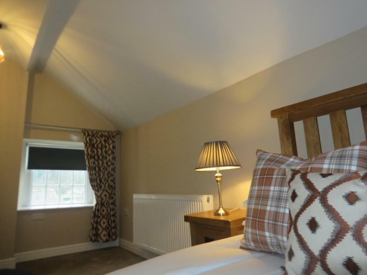 The Kings Head Hotel Meifod Bagian luar foto